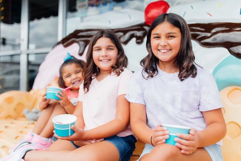 Children eating ice cream
